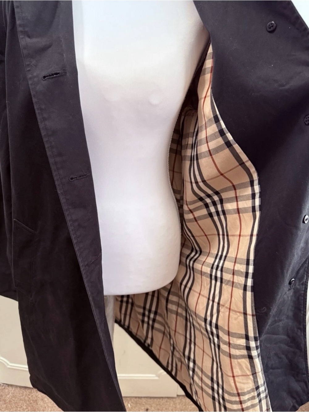 Burberry Vintage Mid-Length Black Trench Coat- Size 6 - Picture 6 of 8